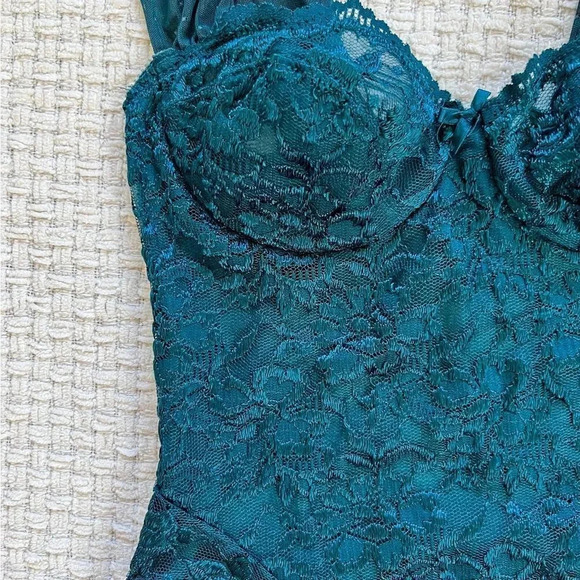 VINTAGE Lace High-Cut Bodysuit - Picture 3 of 9